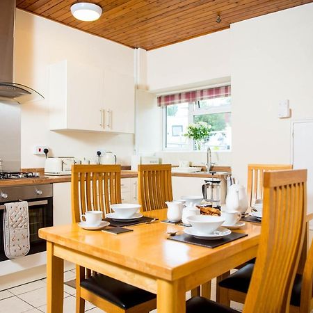 Awel Taf- Central Cottage Ideal For Families, With Parking Сент-Клирс Экстерьер фото