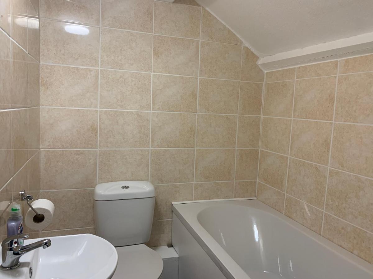 Awel Taf- Central Cottage Ideal For Families, With Parking Сент-Клирс Экстерьер фото