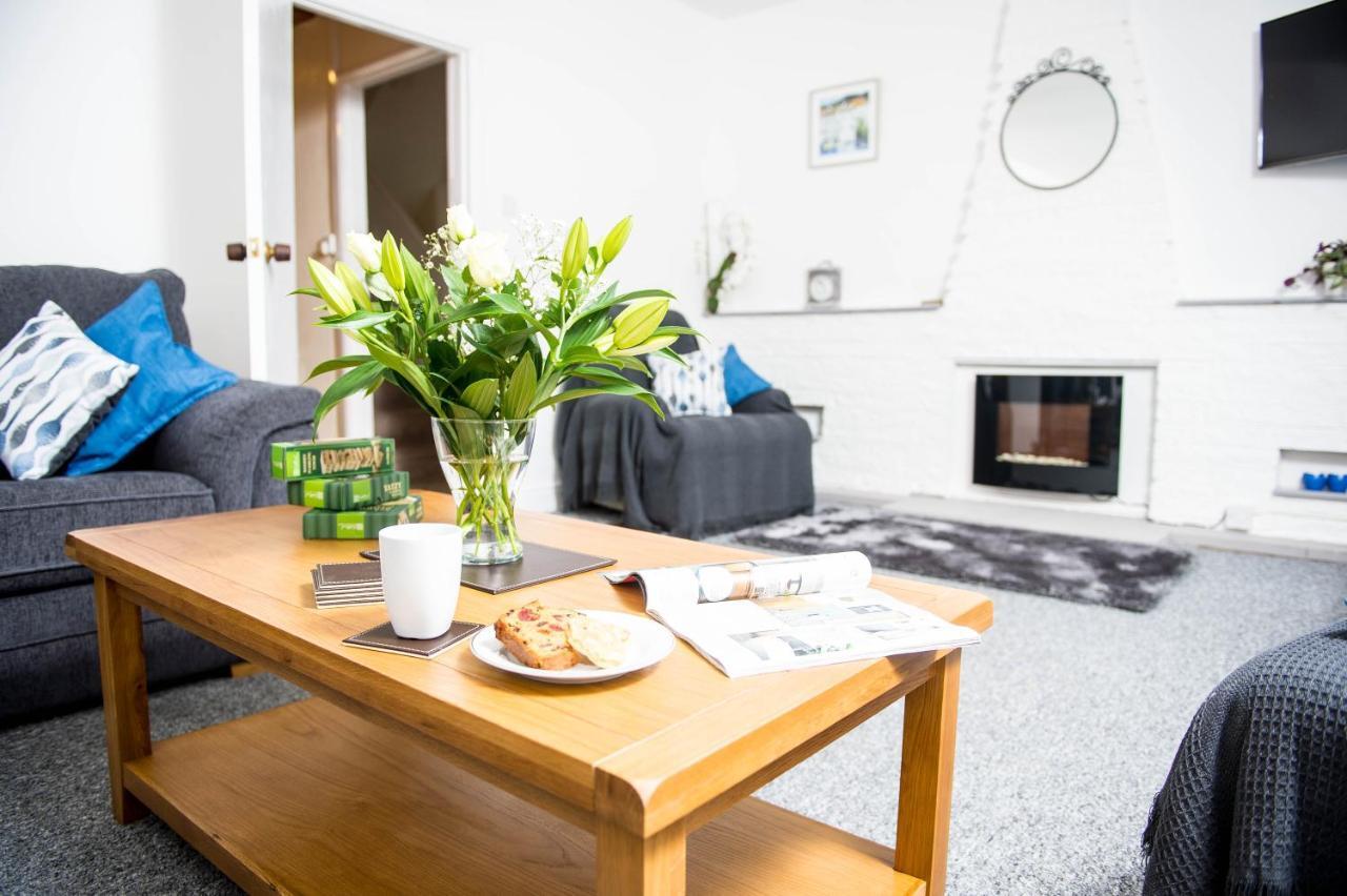 Awel Taf- Central Cottage Ideal For Families, With Parking Сент-Клирс Экстерьер фото
