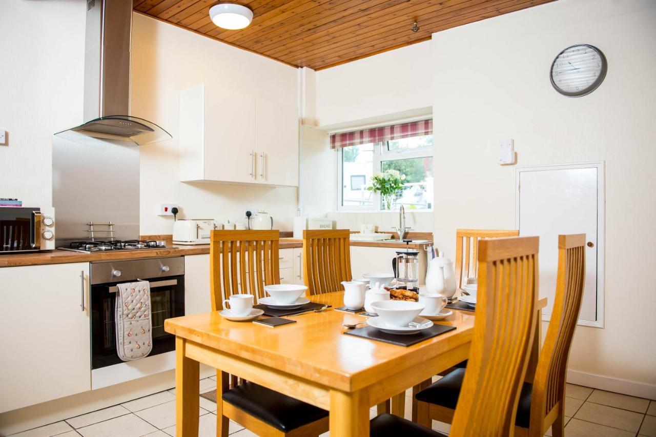 Awel Taf- Central Cottage Ideal For Families, With Parking Сент-Клирс Экстерьер фото