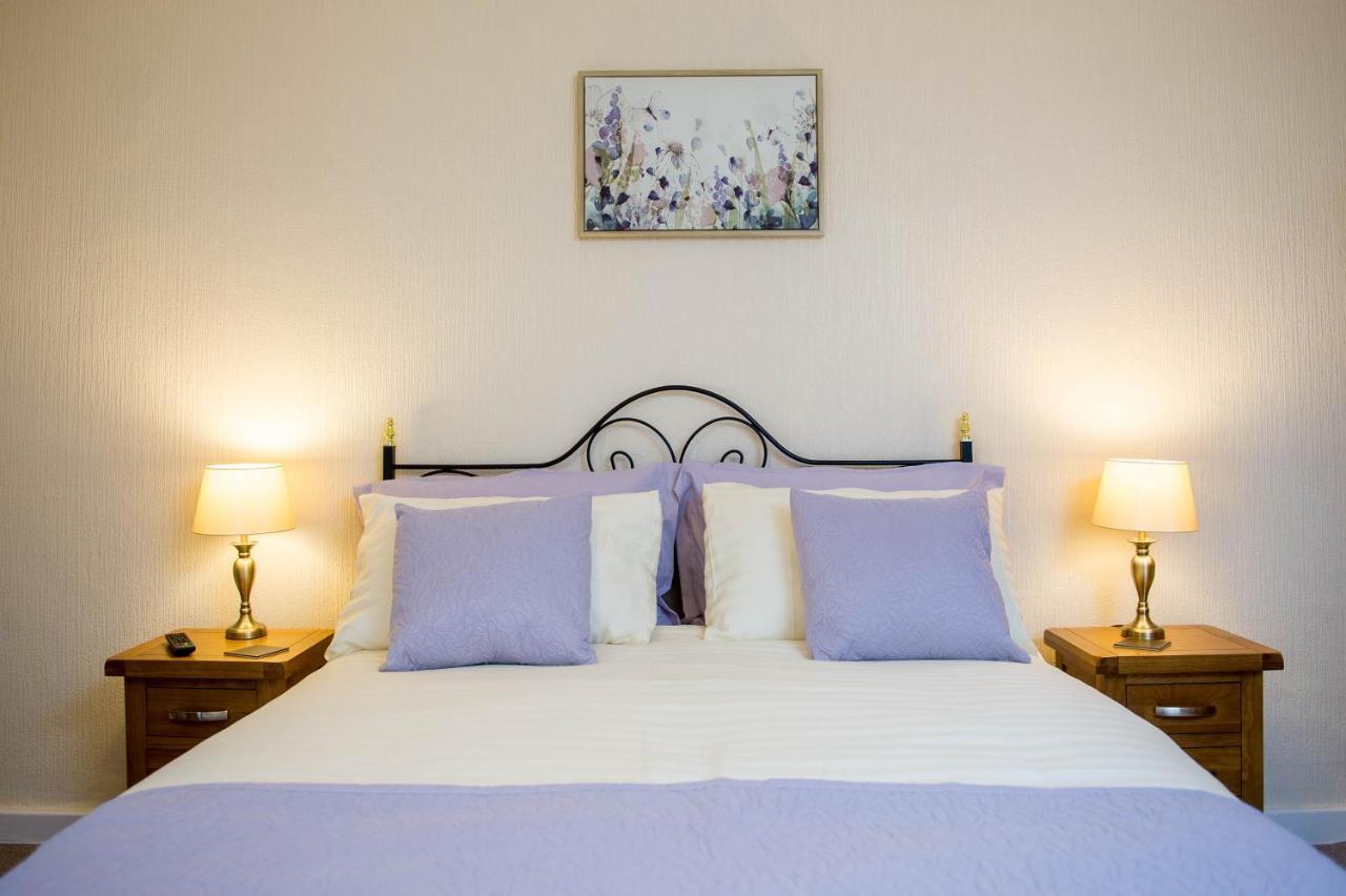 Awel Taf- Central Cottage Ideal For Families, With Parking Сент-Клирс Экстерьер фото
