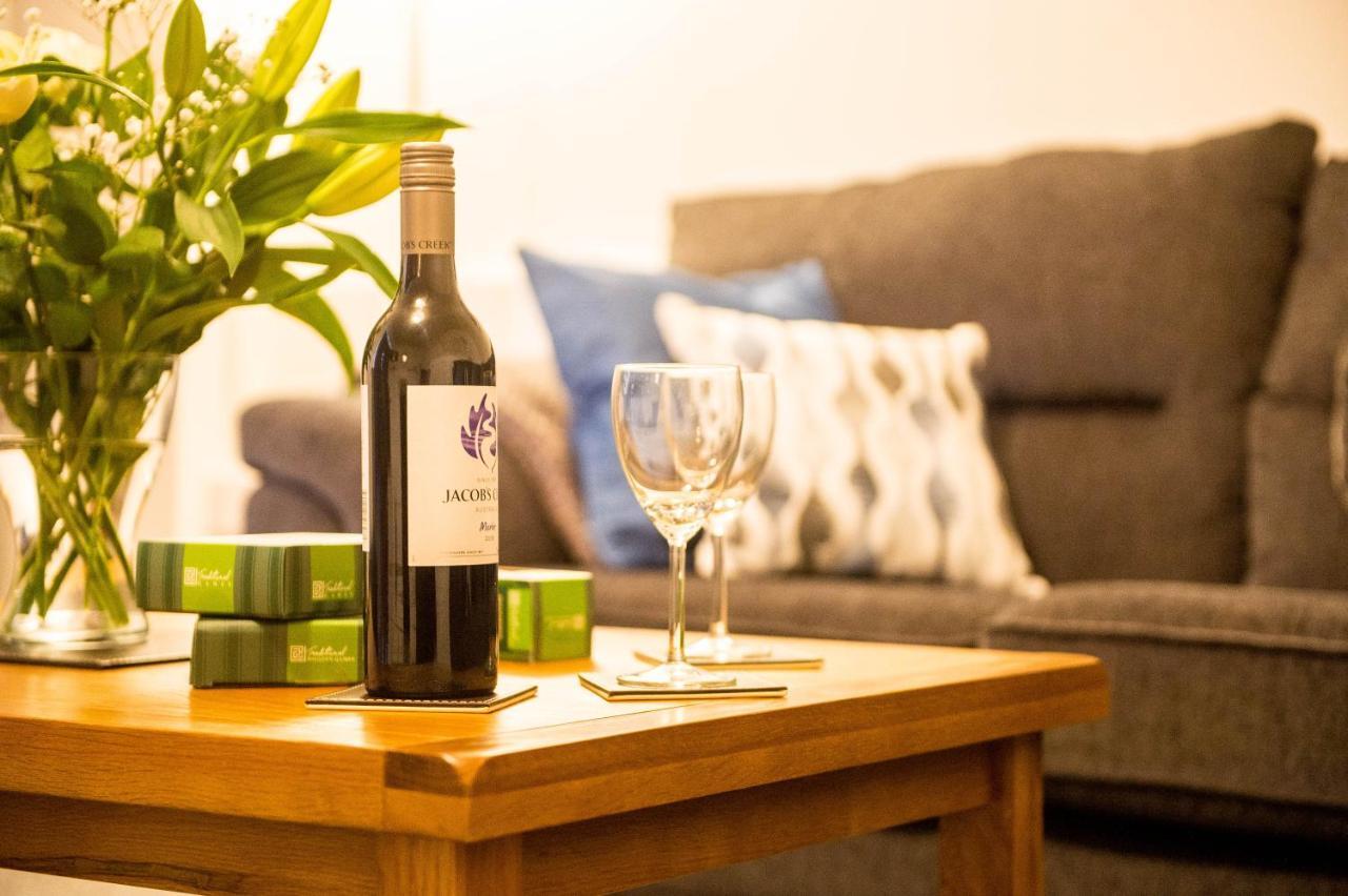 Awel Taf- Central Cottage Ideal For Families, With Parking Сент-Клирс Экстерьер фото